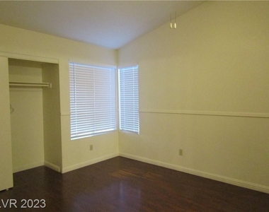 7106 Knoll View Drive - Photo Thumbnail 11