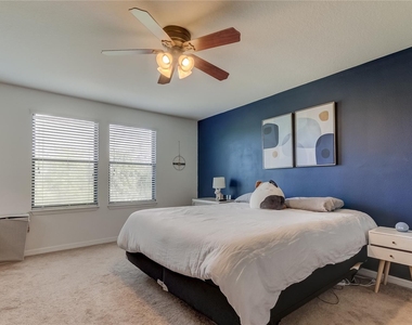 9304 Sapphireberry Lane - Photo Thumbnail 14