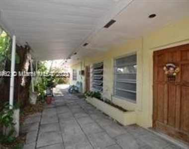 1636 Wilson St - Photo Thumbnail 2