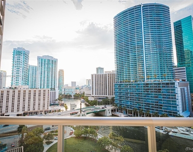 465 Brickell Ave - Photo Thumbnail 27