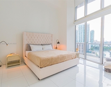 465 Brickell Ave - Photo Thumbnail 5