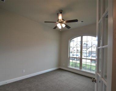 2201 Georgetown Boulevard - Photo Thumbnail 14