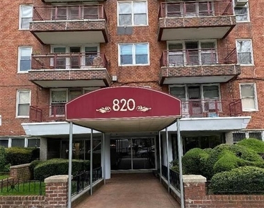 820 Ocean Parkway - Photo Thumbnail 8