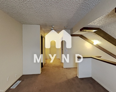 1465 E Peckham Ln Apt 70 - Photo Thumbnail 9