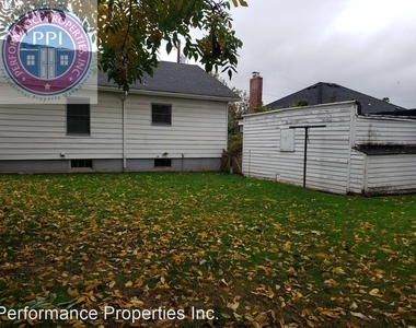 7114 N Commercial Avenue - Photo Thumbnail 11