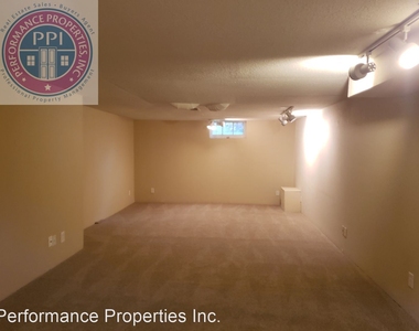 7114 N Commercial Avenue - Photo Thumbnail 9