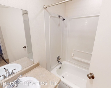 7120 - 7130 Sw Montauk Circle - Photo Thumbnail 15