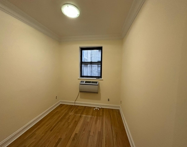 235 East 46th Street - Photo Thumbnail 4