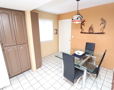 5602 N Camino Del Sol - Photo Thumbnail 7