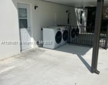 2331 Sw 58th Ave - Photo Thumbnail 3