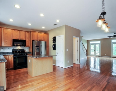 6927 Rolling Creek Way - Photo Thumbnail 14