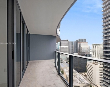 1000 Brickell Plaza - Photo Thumbnail 0