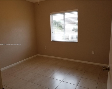 171 Riviera Cir - Photo Thumbnail 2