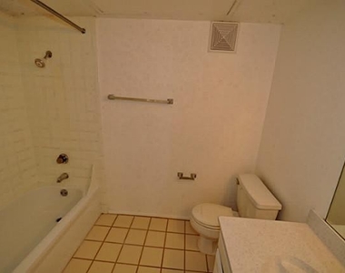 2610 Lakehill Lane - Photo Thumbnail 5