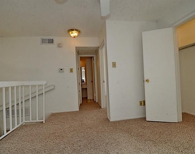 2610 Lakehill Lane - Photo Thumbnail 11