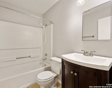 7307 Corian Park Dr - Photo Thumbnail 12