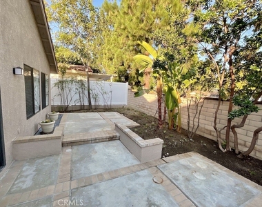 25022 Sanoria Street - Photo Thumbnail 16