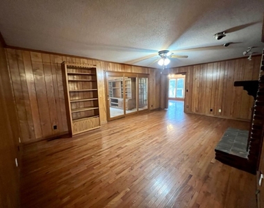 2404 Pitts Lane - Photo Thumbnail 8