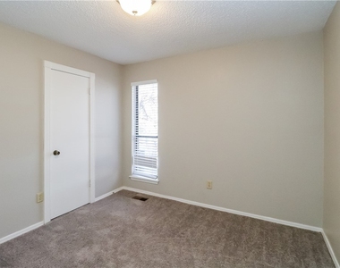 11332 N Markwell Avenue - Photo Thumbnail 9