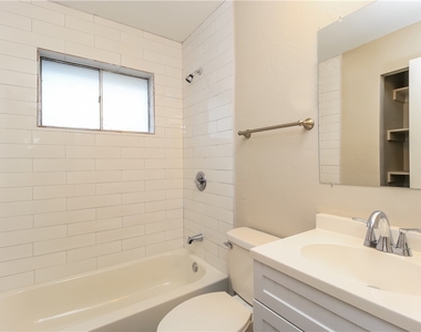 933 Sw 54th Street - Photo Thumbnail 9