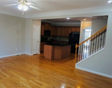 10920 Skyway Drive - Photo Thumbnail 2