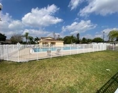 6625 Winfield Blvd - Photo Thumbnail 2