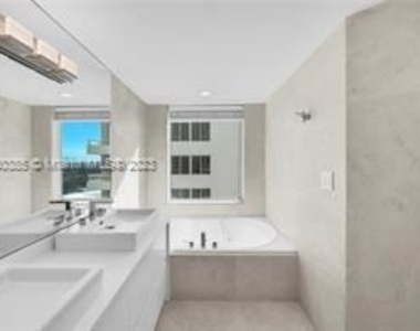 5025 Collins Ave Apt 1501 - Photo Thumbnail 6