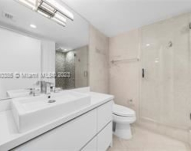 5025 Collins Ave Apt 1501 - Photo Thumbnail 7