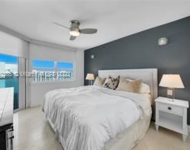 5025 Collins Ave Apt 1501 - Photo Thumbnail 4