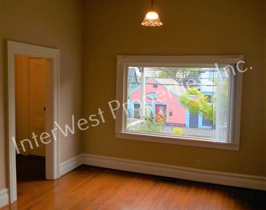 3335 S Corbett Avenue - Photo Thumbnail 9