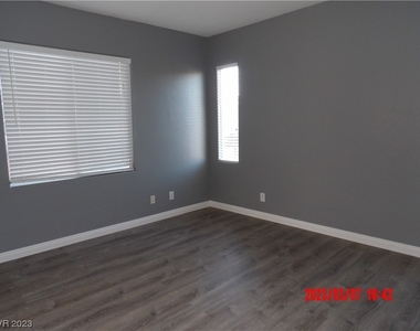 10515 Lessona Street - Photo Thumbnail 21