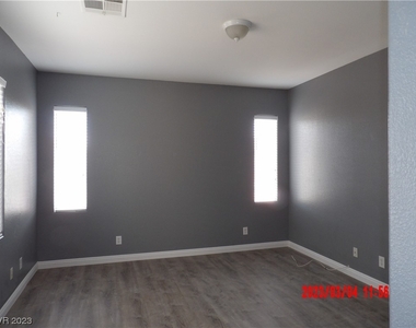 10515 Lessona Street - Photo Thumbnail 10