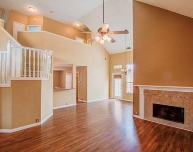 6908 Chateau Drive - Photo Thumbnail 2