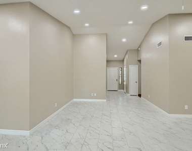 4947 E Greenway Circle N Unit - Photo Thumbnail 1