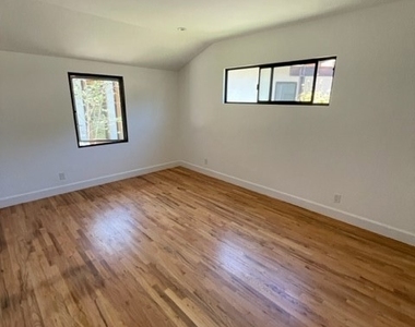 23528 Collins Street - Photo Thumbnail 10