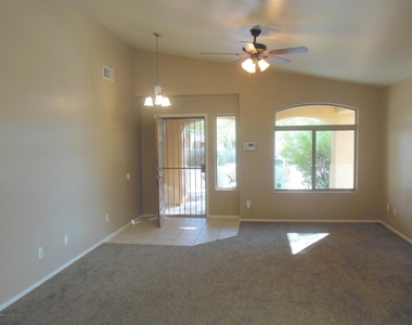 10523 E Carolina Willow Lane - Photo Thumbnail 5