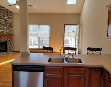 10313 Chimney Ridge Ct - Photo Thumbnail 8