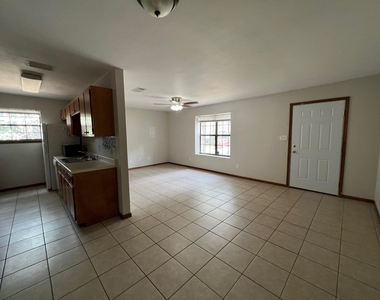 211 Parkbrook Circle - Photo Thumbnail 17