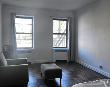 4960 Broadway - Photo Thumbnail 1