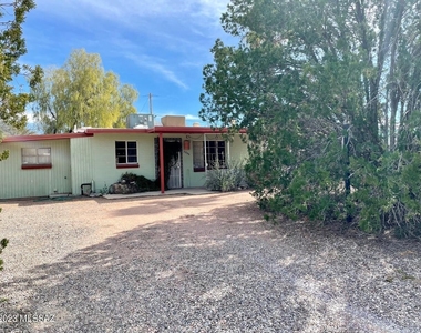 2866 N Desert Avenue - Photo Thumbnail 1