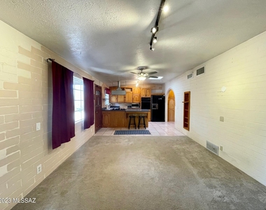 2866 N Desert Avenue - Photo Thumbnail 8