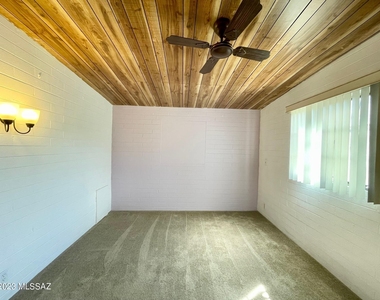 2866 N Desert Avenue - Photo Thumbnail 18