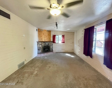 2866 N Desert Avenue - Photo Thumbnail 6