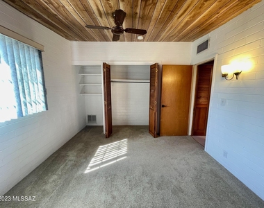 2866 N Desert Avenue - Photo Thumbnail 17