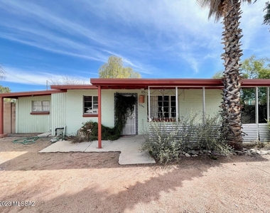 2866 N Desert Avenue - Photo Thumbnail 0