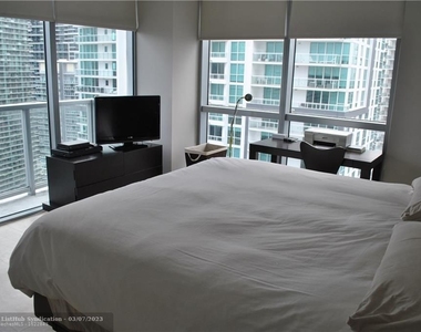 1060 Brickell Ave - Photo Thumbnail 5