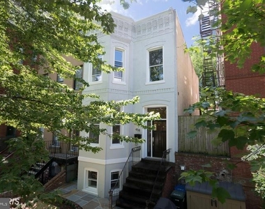 458 M St Nw #a-upper Level - Photo Thumbnail 1