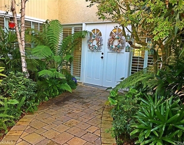 9442 Tiki Circle - Photo Thumbnail 4