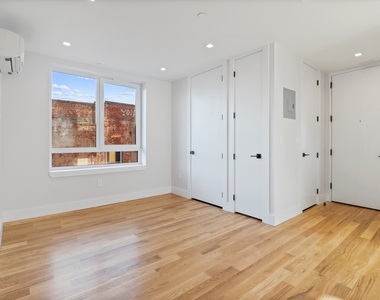 596 Metropolitan Avenue - Photo Thumbnail 2