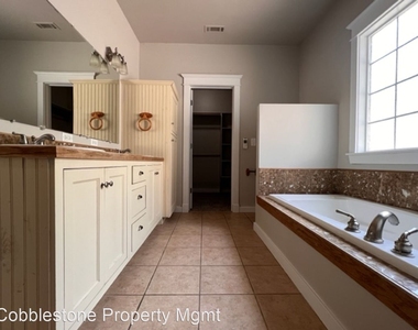 4882 N Maplewood Dr - 067 - Photo Thumbnail 20